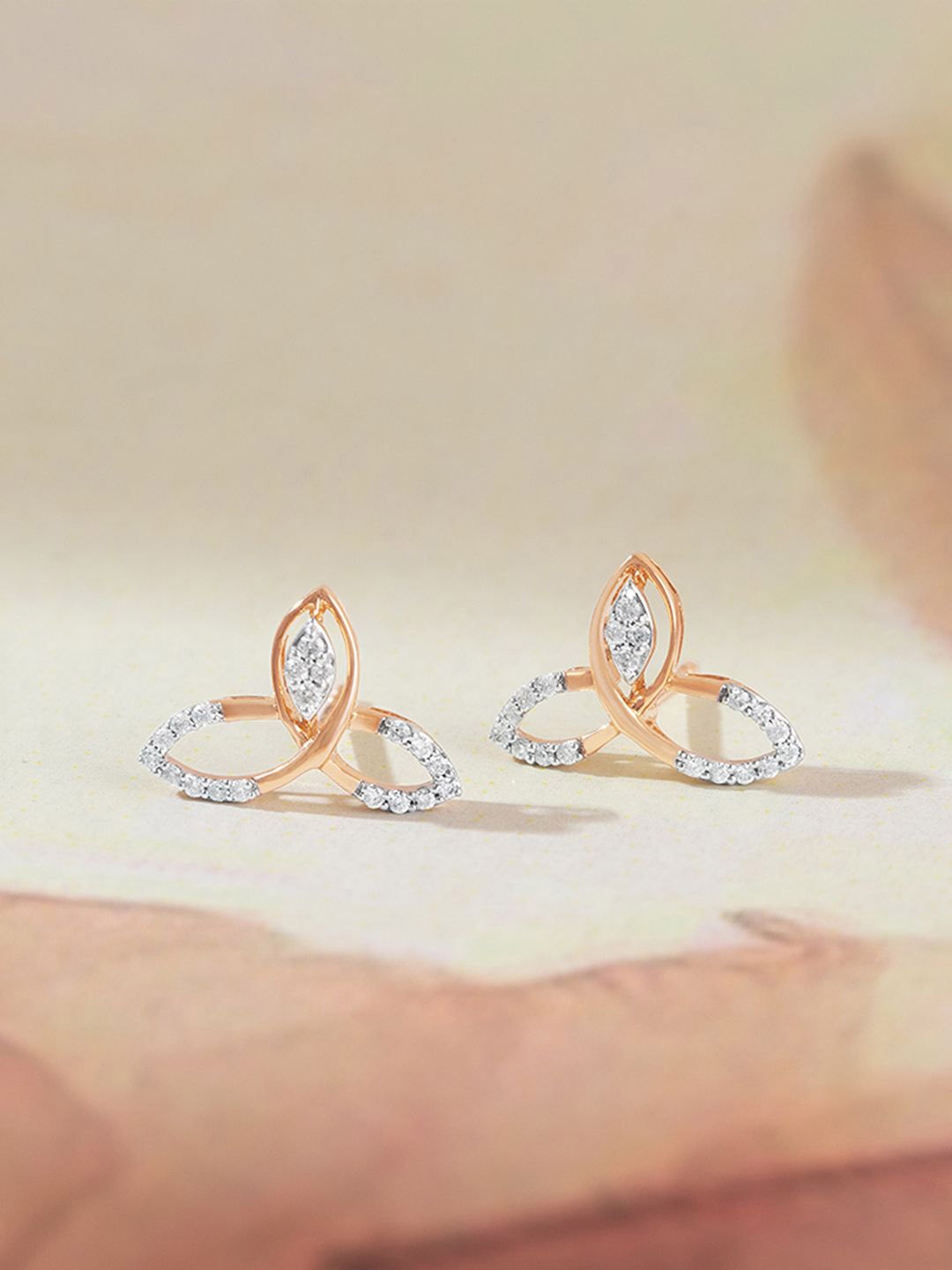 

Mia by Tanishq Loop Elegance Gold & Diamond Stud Earrings-1.298 gm, Yellow