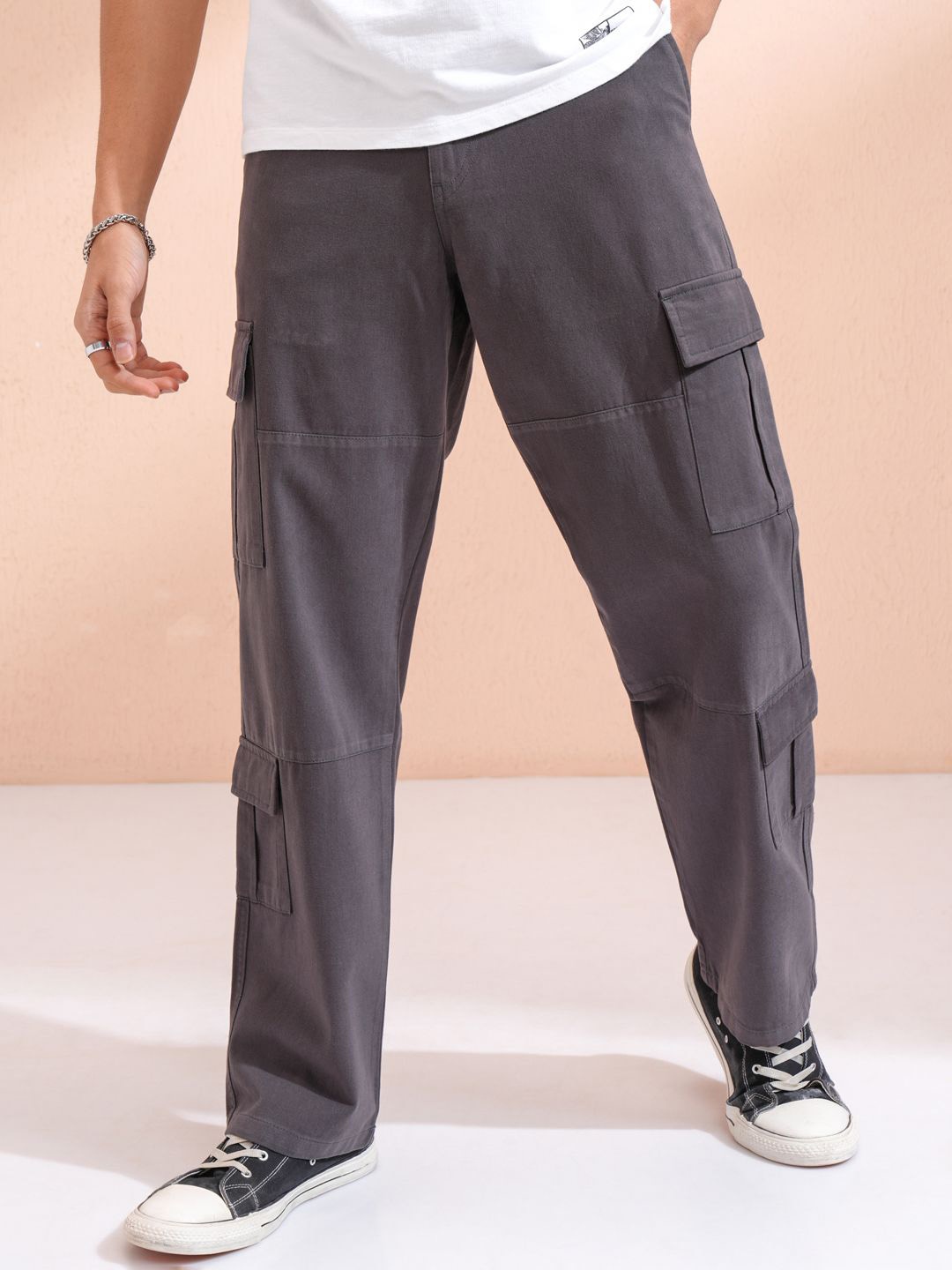 

HIGHLANDER Men Straight Fit Cargos Trousers, Black