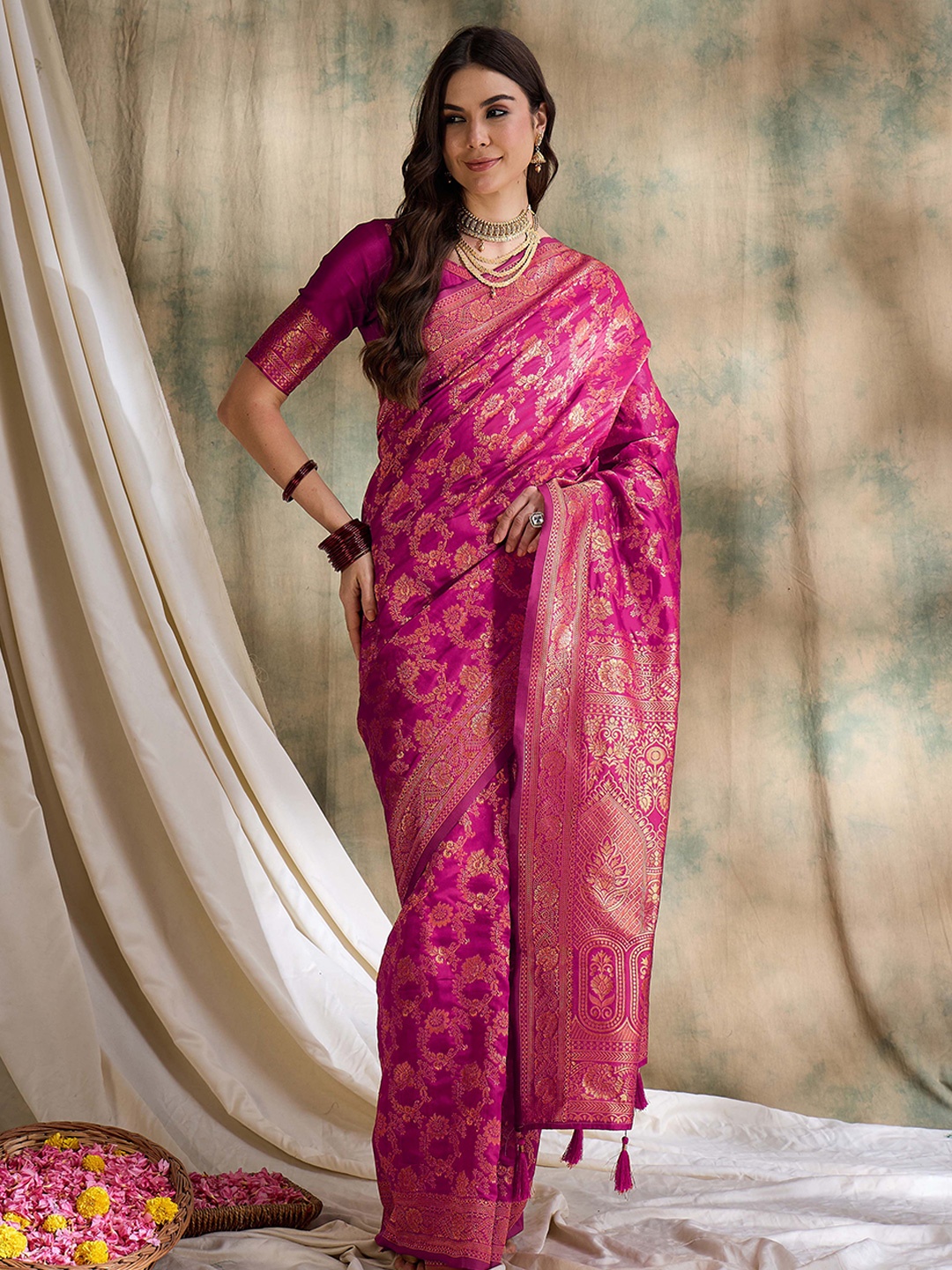 

Suha Woven Design Zari Art Silk Banarasi Saree, Pink