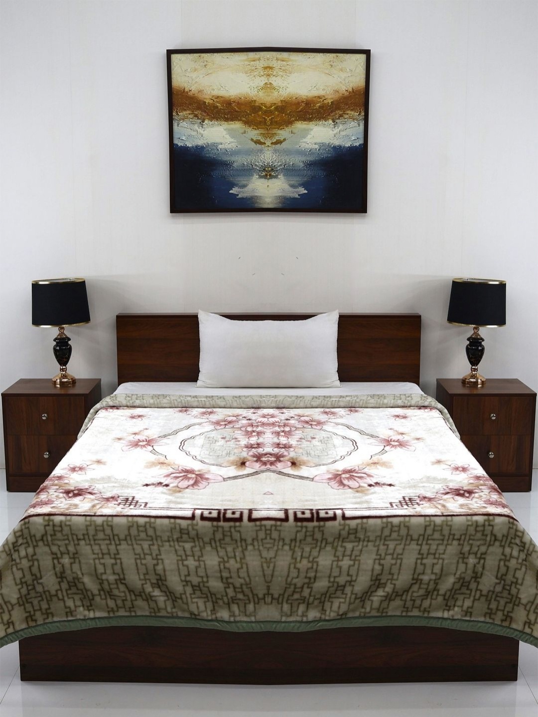 

Signature Beige & White Floral Heavy Winter 550 GSM Single Bed Blanket