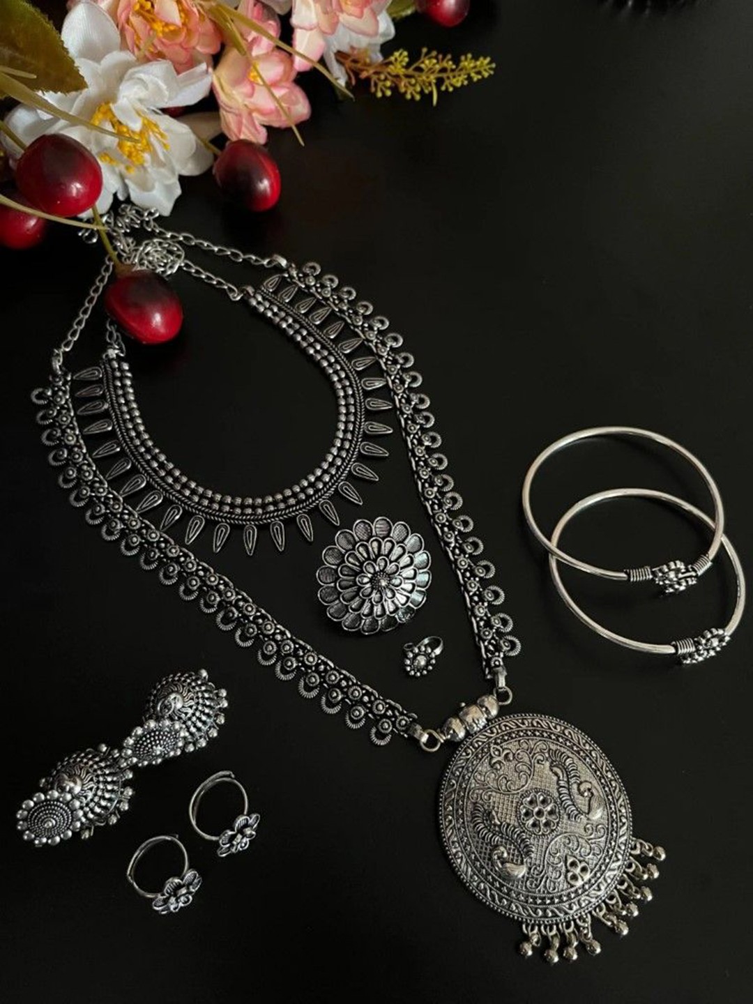 

NAMAN ARTS Amisha Silver Plated Oxidised Jewellery Set