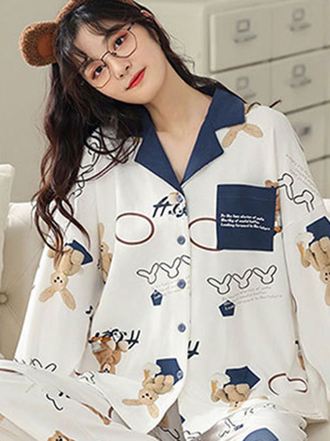 

LULU & SKY Women Printed Lapel Collar Night suit, White