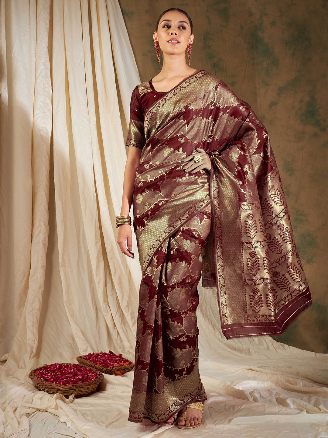 

Suha Woven Design Zari Art Silk Banarasi Saree, Maroon