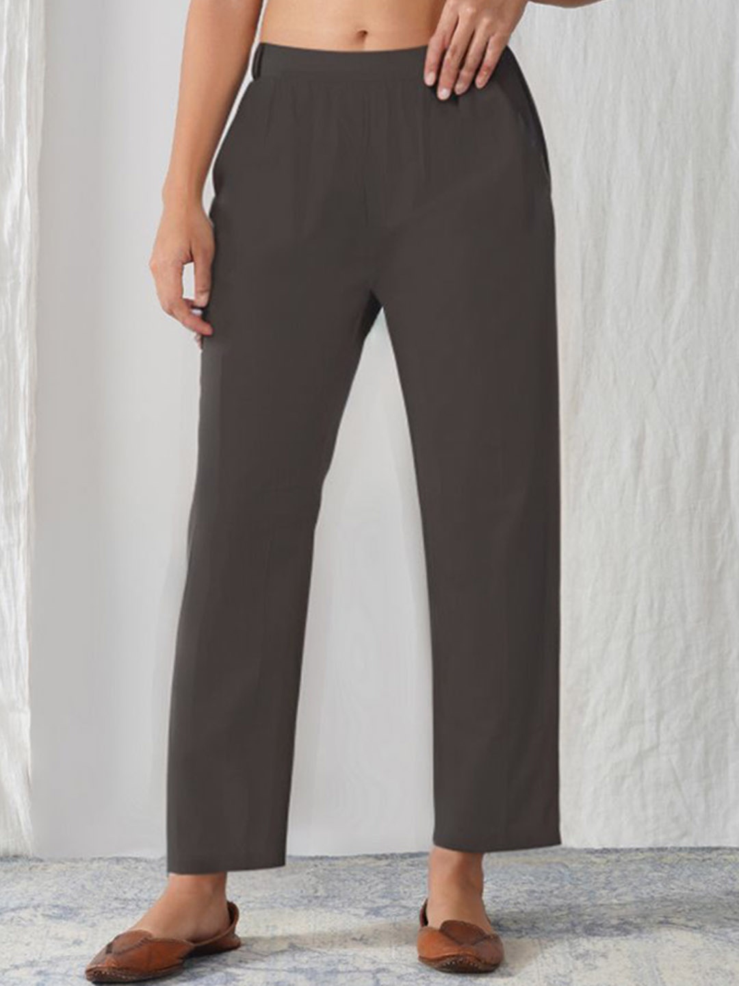 

zuri Women Relaxed Straight Leg Regular Fit Mid-Rise Trousers, Grey