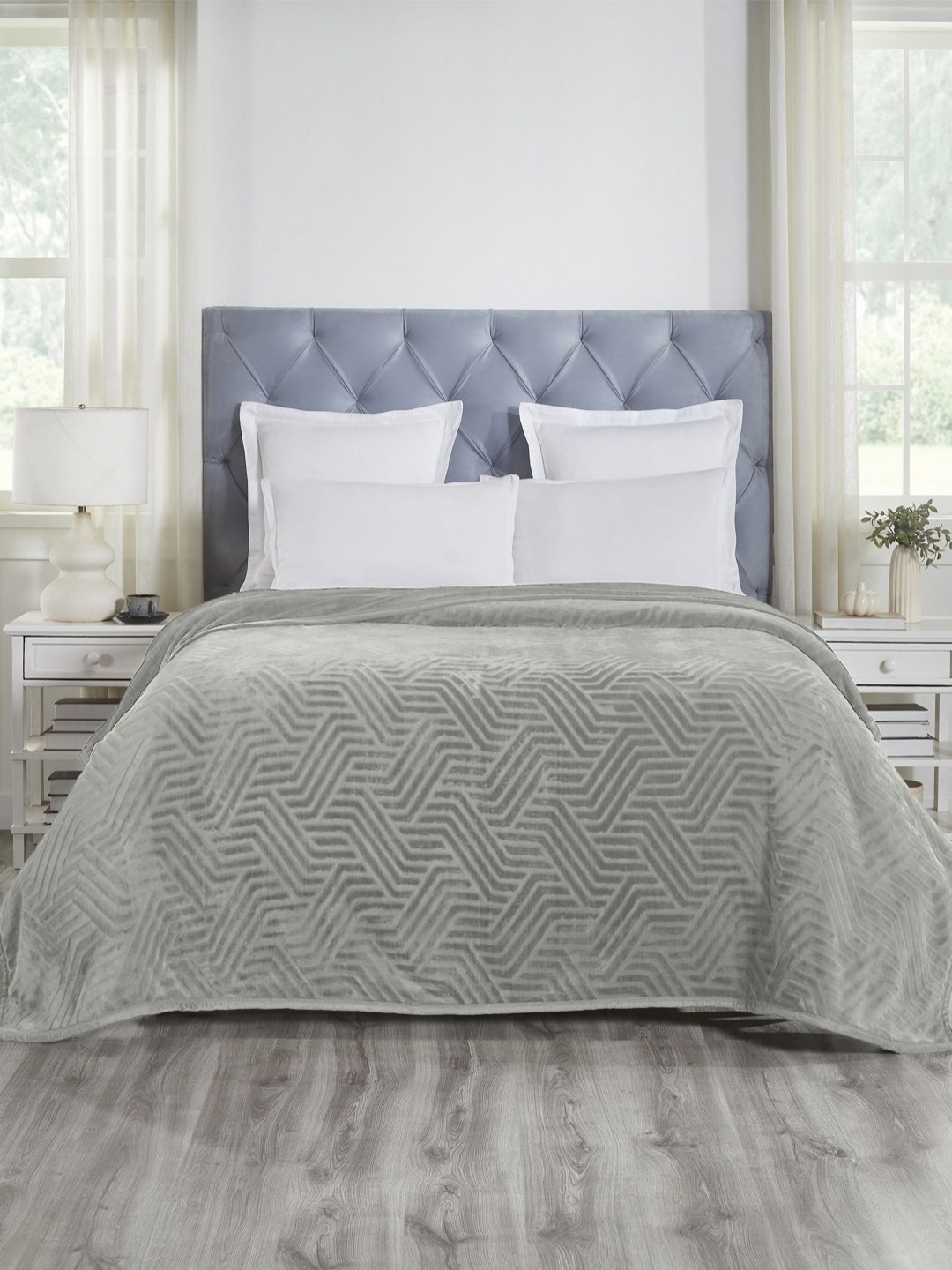 

MYTRIDENT Grey Geometric Double Bed Blanket