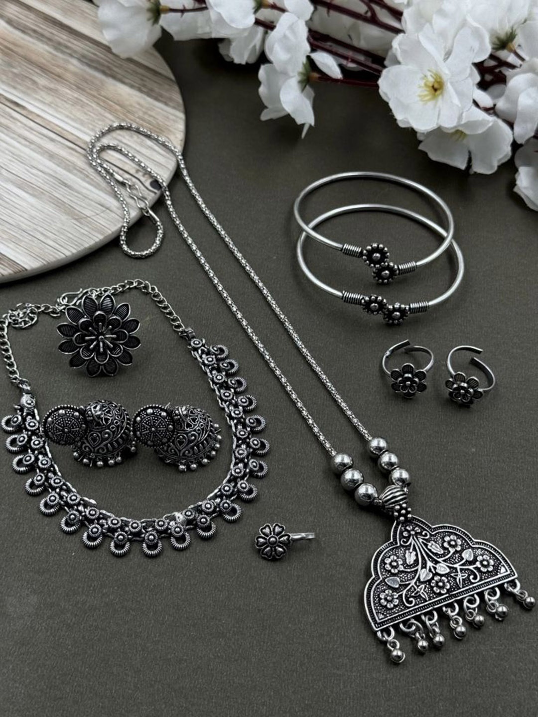 

NAMAN ARTS Mahira Silver Plated Oxidised Jewellery Set