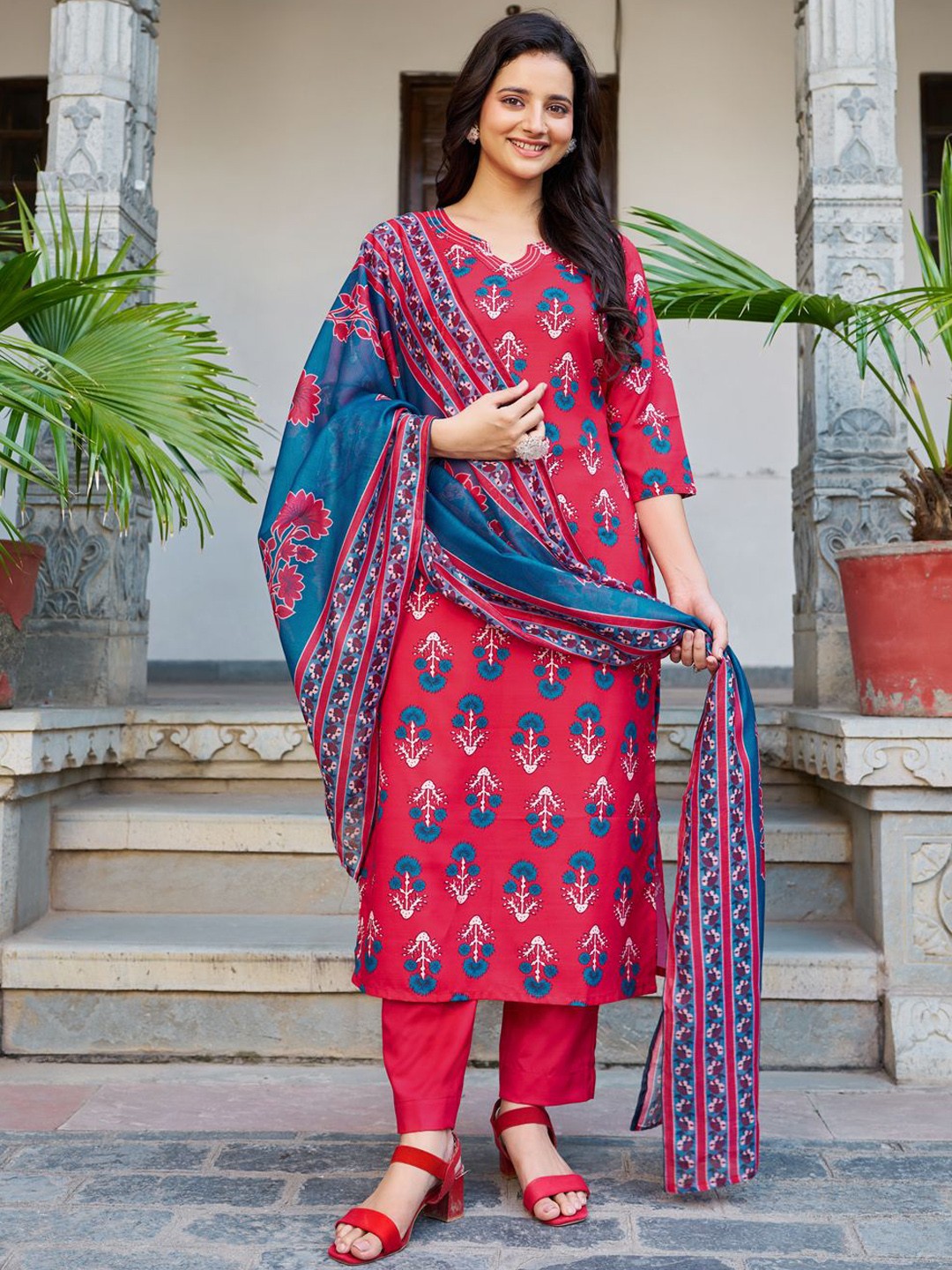 

Krimmple Women Floral Printed Regular Kurta with Trousers & With Dupatta, Red