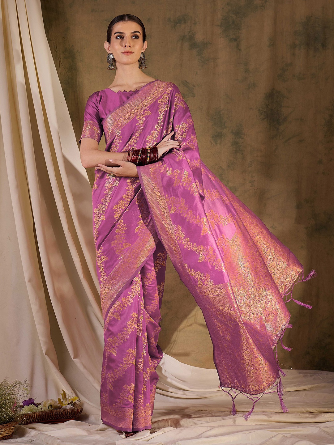 

Suha Woven Design Zari Art Silk Banarasi Saree, Pink