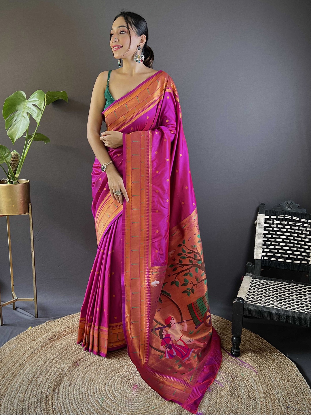 

Mitera Woven Design Zari Silk Blend Paithani Saree, Magenta