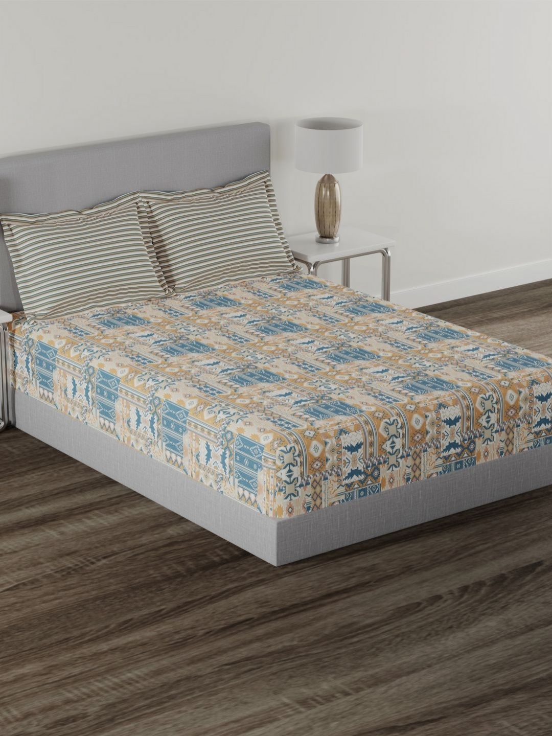 

MYTRIDENT Killim Orange Carnival Flat 144TC Queen Cotton Bedsheet Set