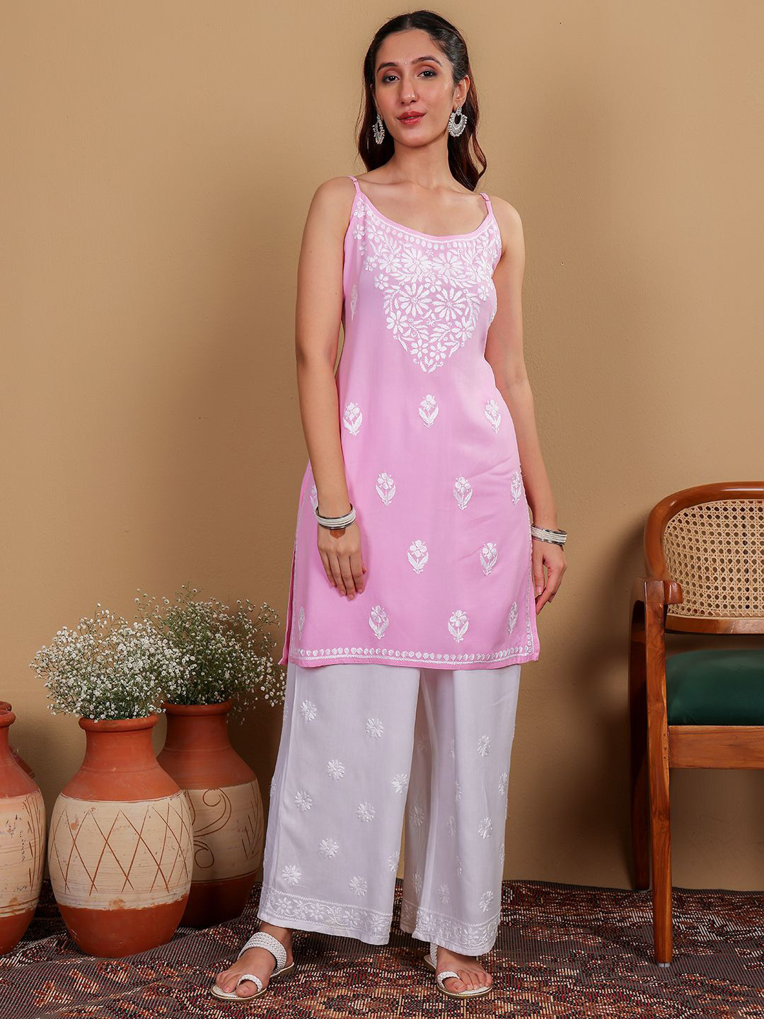 

Chowkhat Women Ethnic Motifs Embroidered Chikankari Kurti, Pink