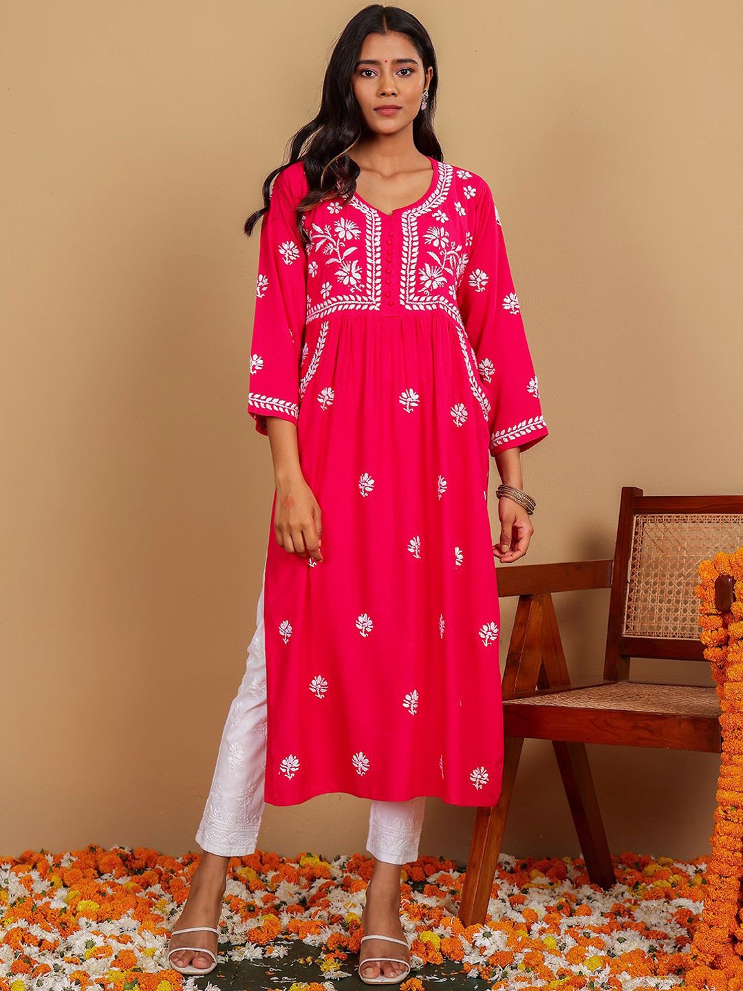 

Chowkhat Women Ethnic Motifs Embroidered Chikankari Floral Handloom Kurta, Pink