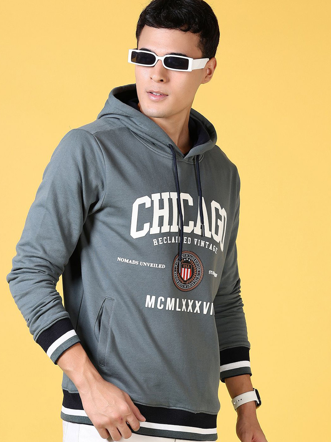 

V-Mart Men Printed Hooded Sweatshirt, Green