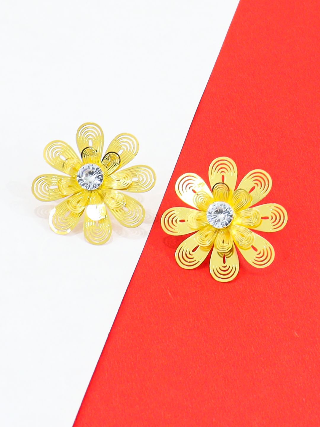 

KRENOZ Floral Studs Earrings, Gold