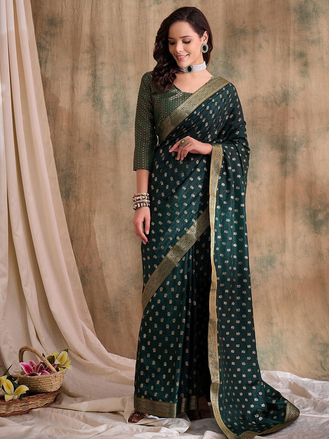 

Suha Embellished Zari Art Silk Saree, Green