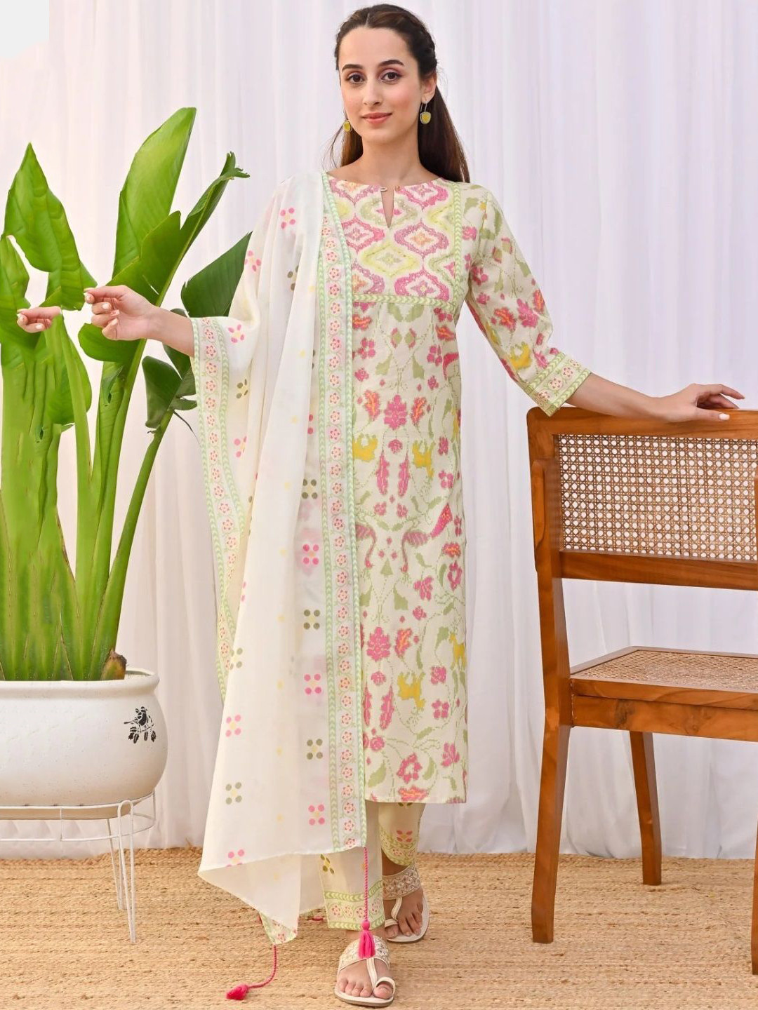 

Shatanuvart Export Women Floral Printed Regular Kurta with Trousers & With Dupatta, Cream