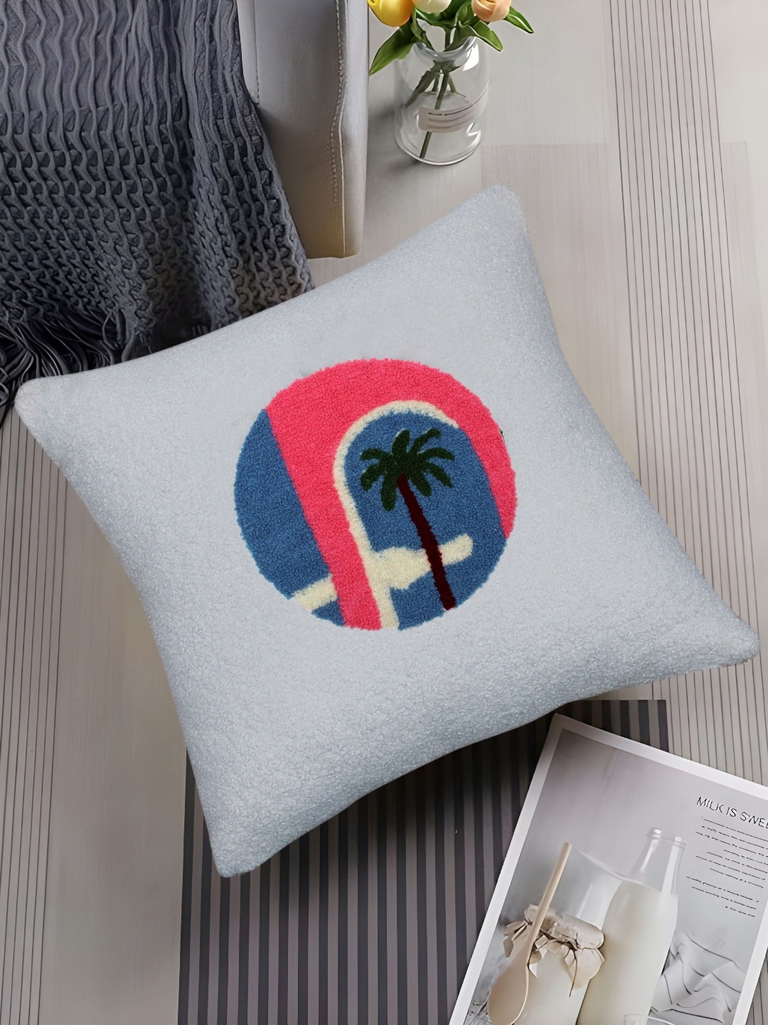 

CAZIMO White & Red Geometric Printed Square Cushion Cover