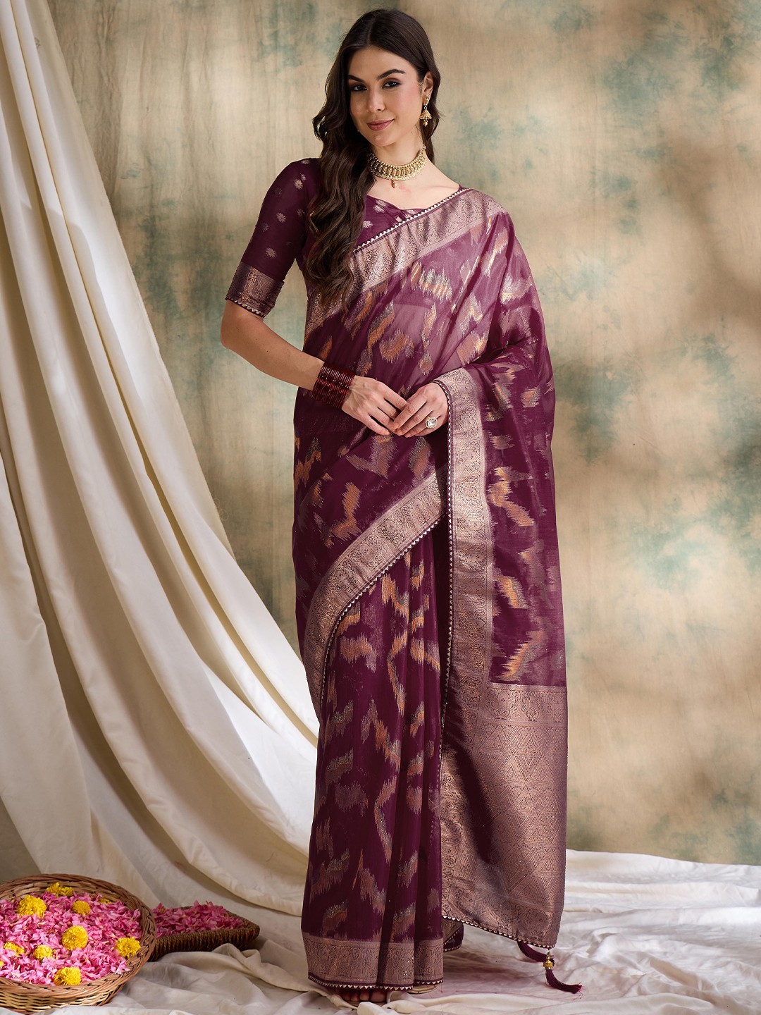 

Suha Woven Design Zari Organza Ready to Wear Saree, Burgundy
