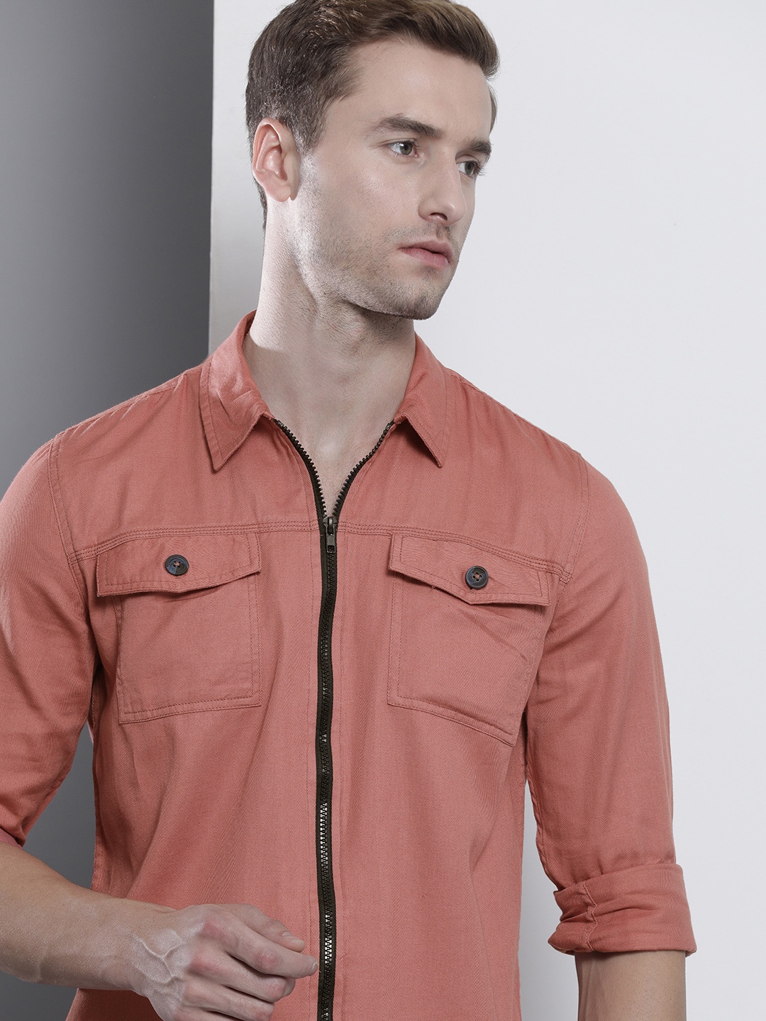 

The Indian Garage Co Men Peach-Coloured Solid Slim Fit Cotton Casual Shirt