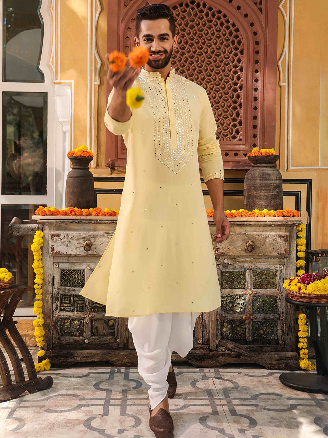 

Ethnic India Men Printed Kurta, Yellow