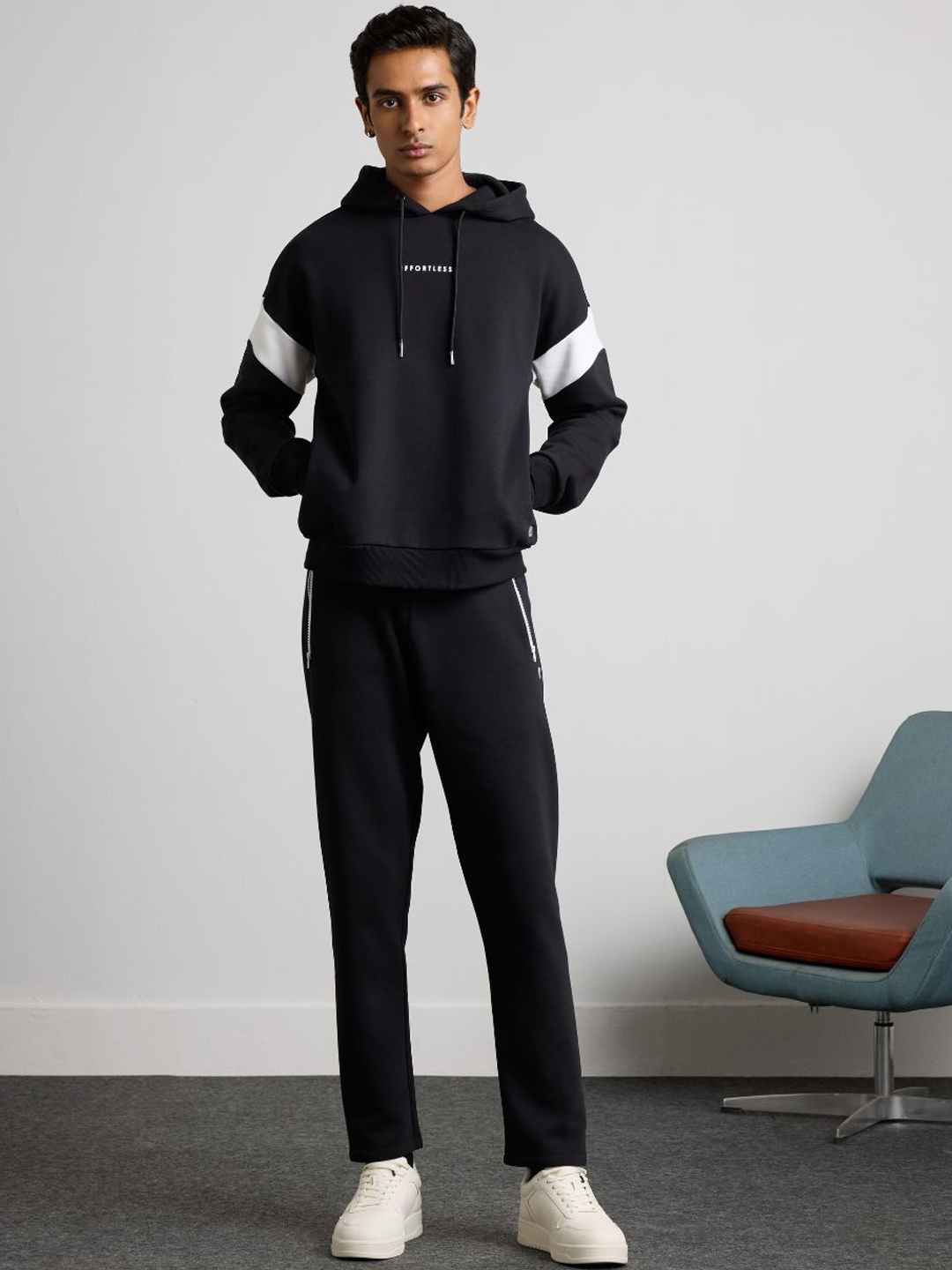 

Muvazo Hooded Long Sleeves Sweatshirt With Trouser, Black