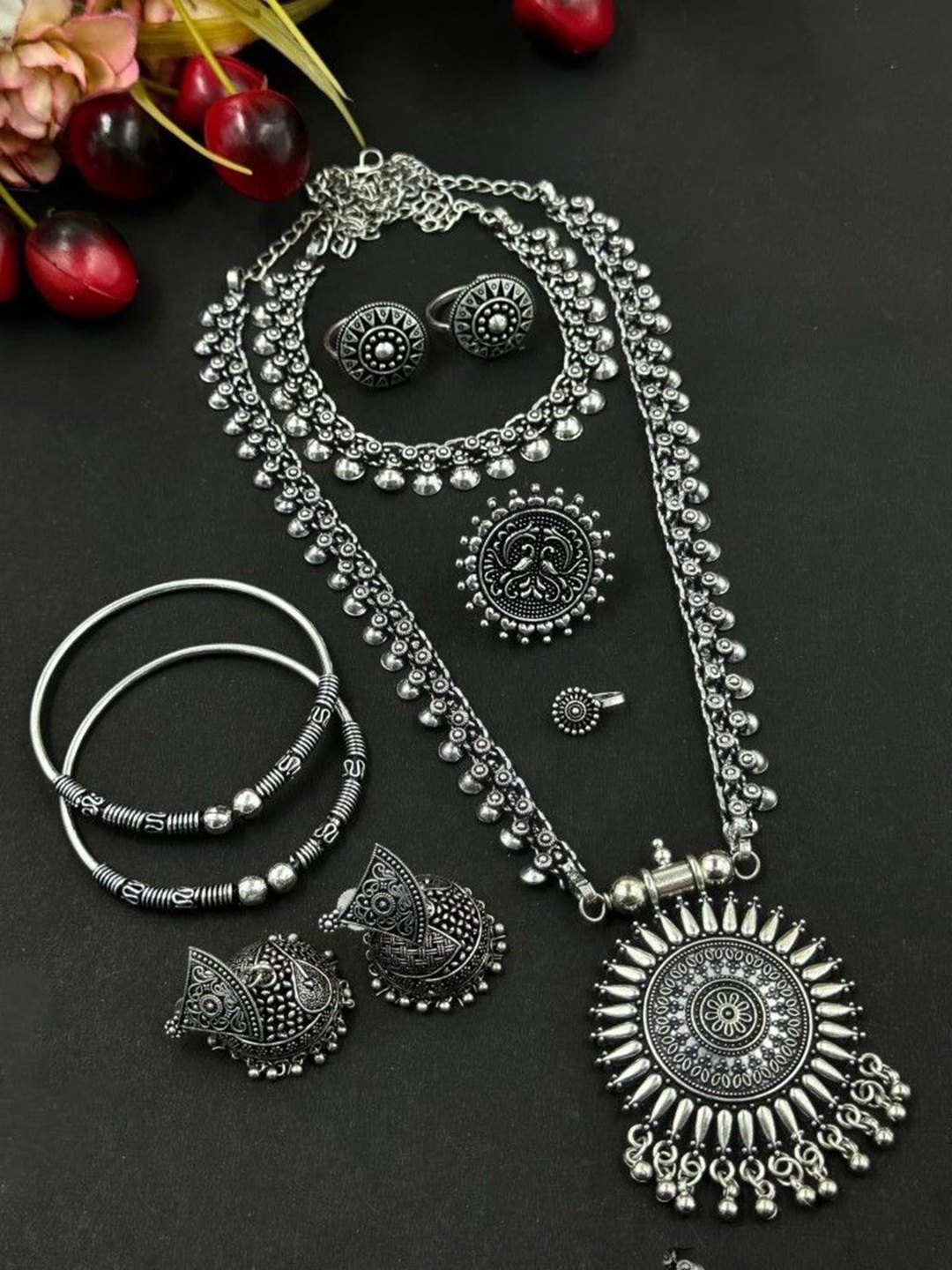 

NAMAN ARTS Charmi Silver Plated Oxidised Jewellery Set