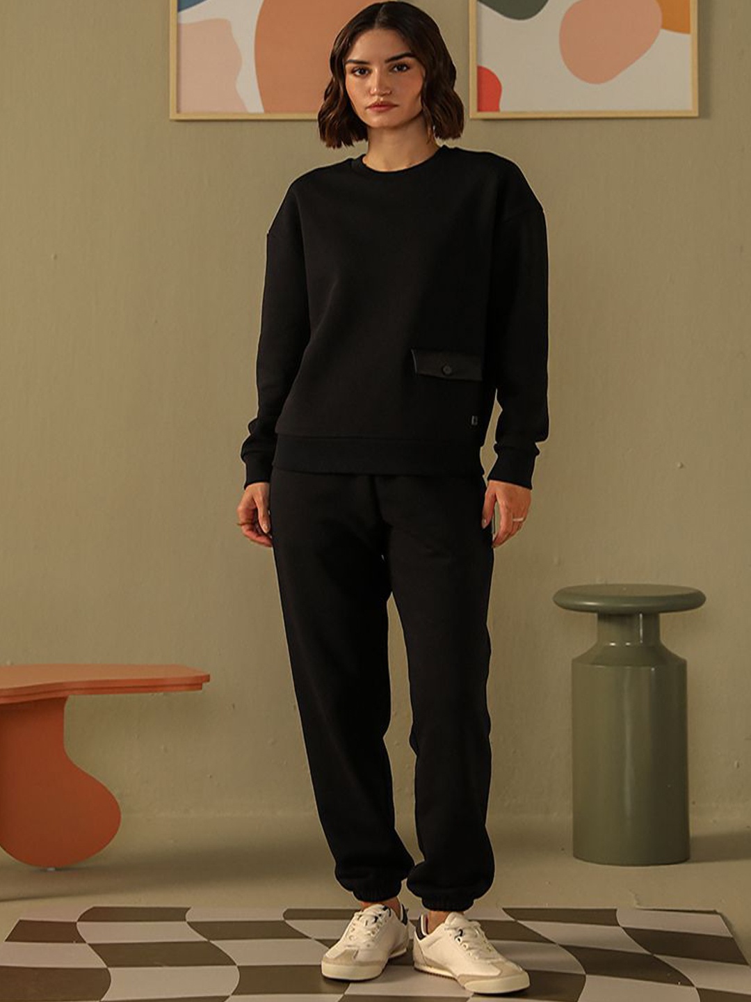 

Muvazo Round Neck Long Sleeves Sweatshirt With Jogger, Black