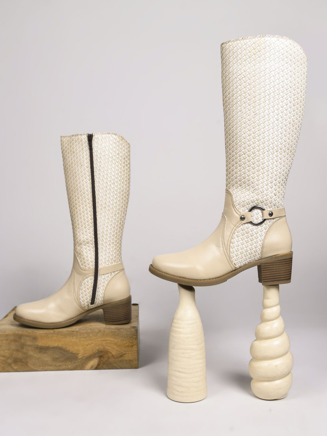 

CLOG LONDON Women Textured Block-Heeled Winter Boots, Cream