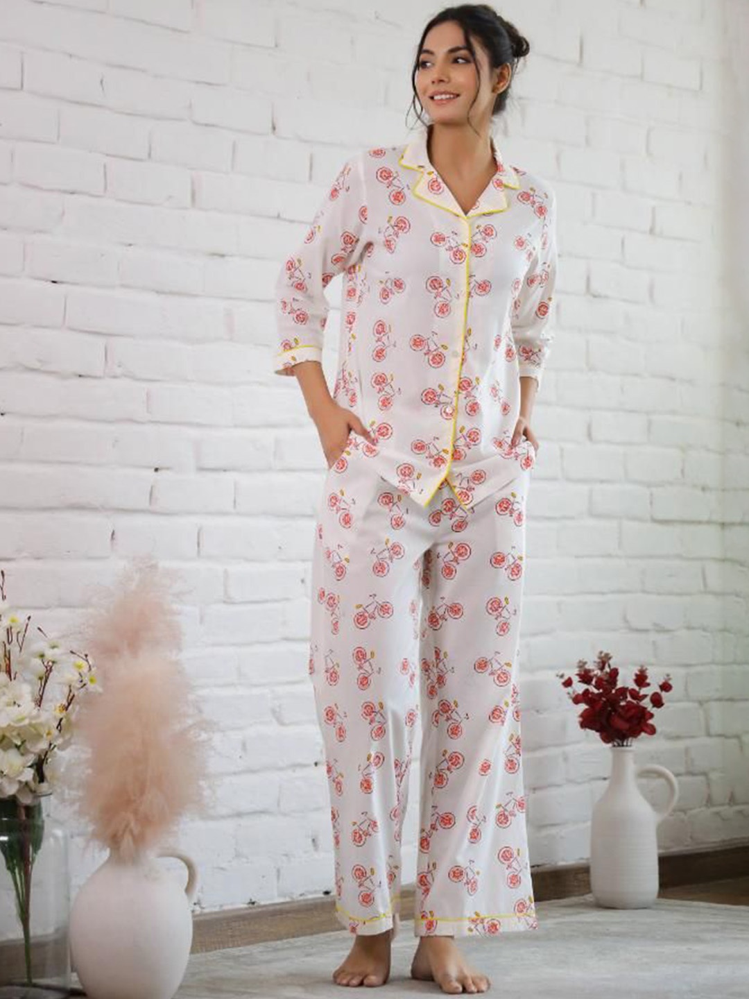 

Flavia Creation Women Printed Night Suit, White