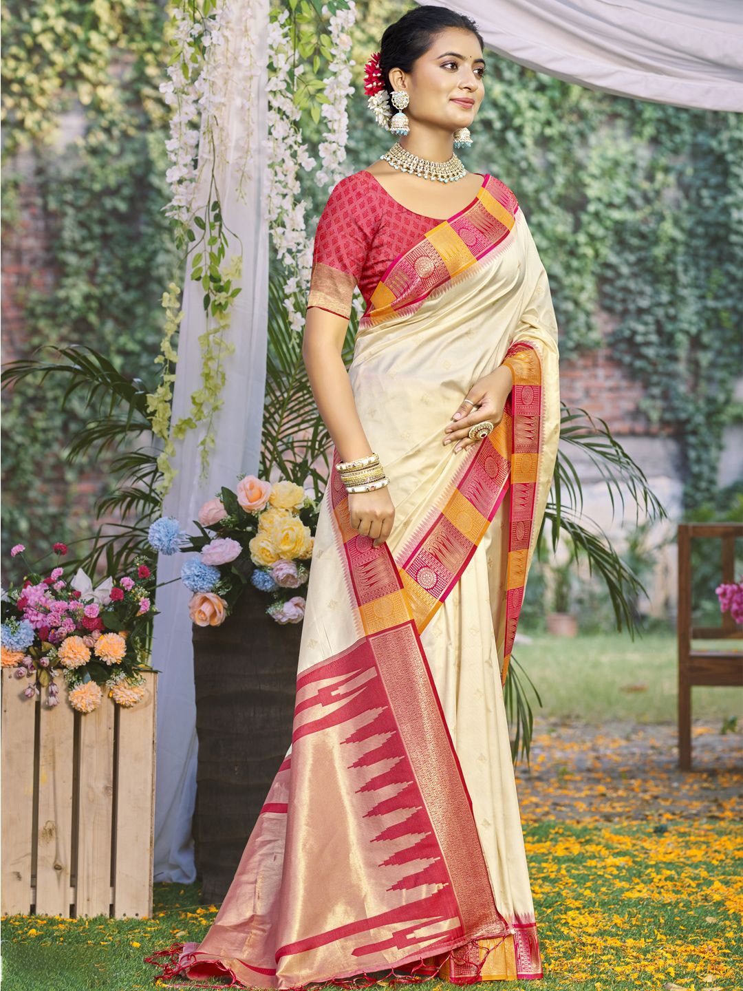 

SANGAM PRINTS Woven Design Zari Tussar Saree, Cream