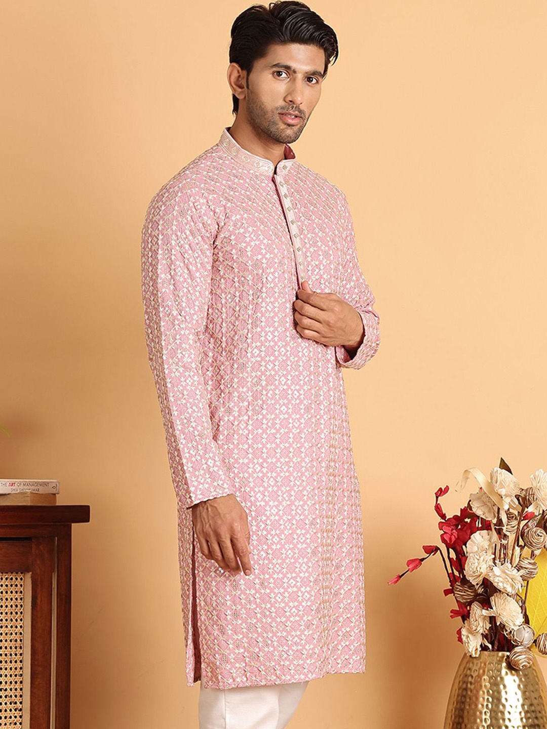 

Jompers Men Geometric Embroidered Sequinned Kurta, Pink