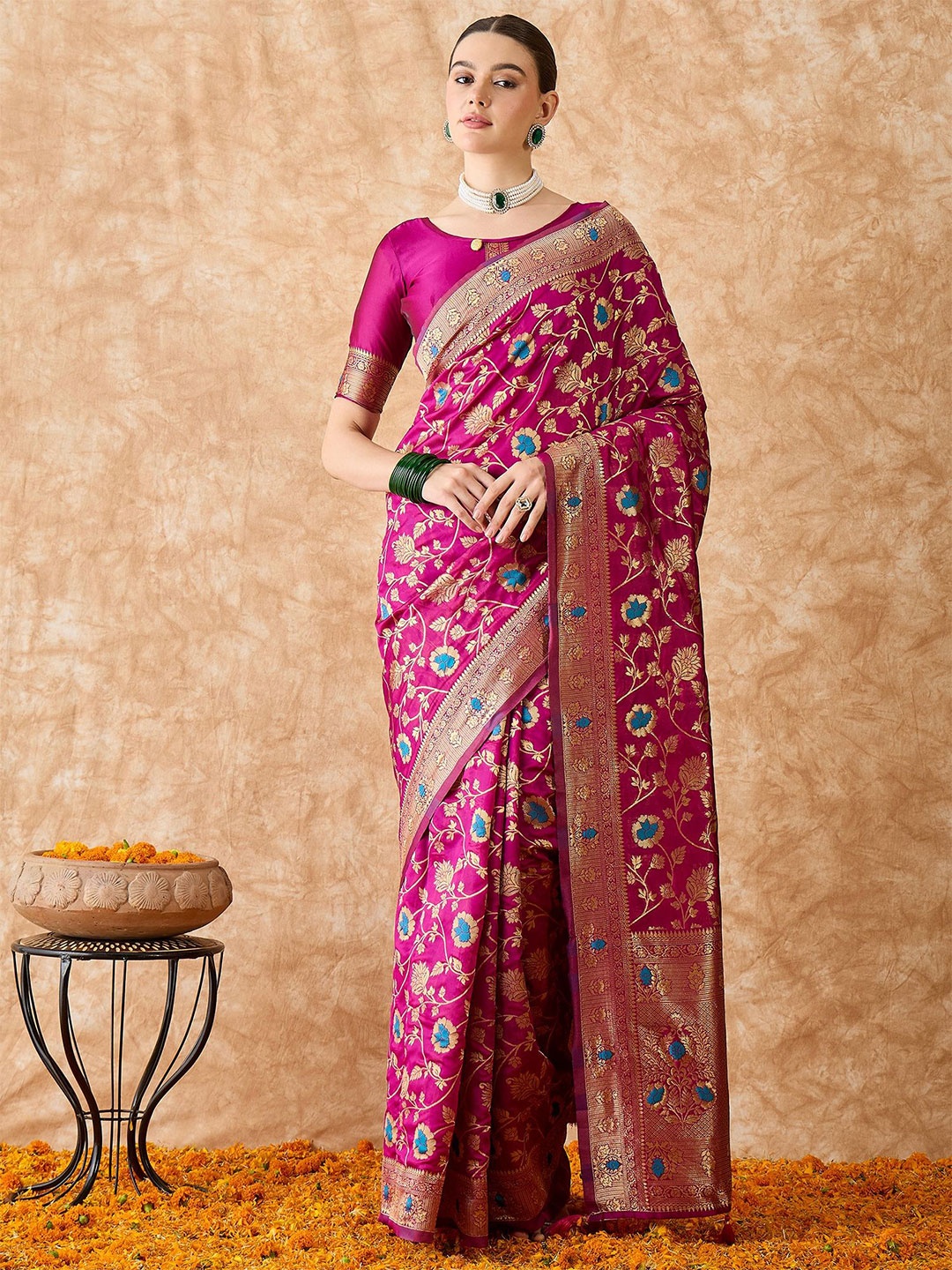 

Suha Woven Design Zari Art Silk Banarasi Saree, Magenta