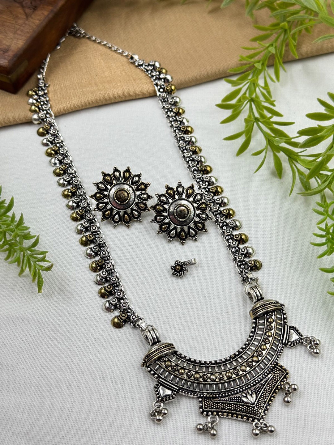 

NAMAN ARTS Nimita Dual Tone Gold Plated Oxidised Jewellery Set