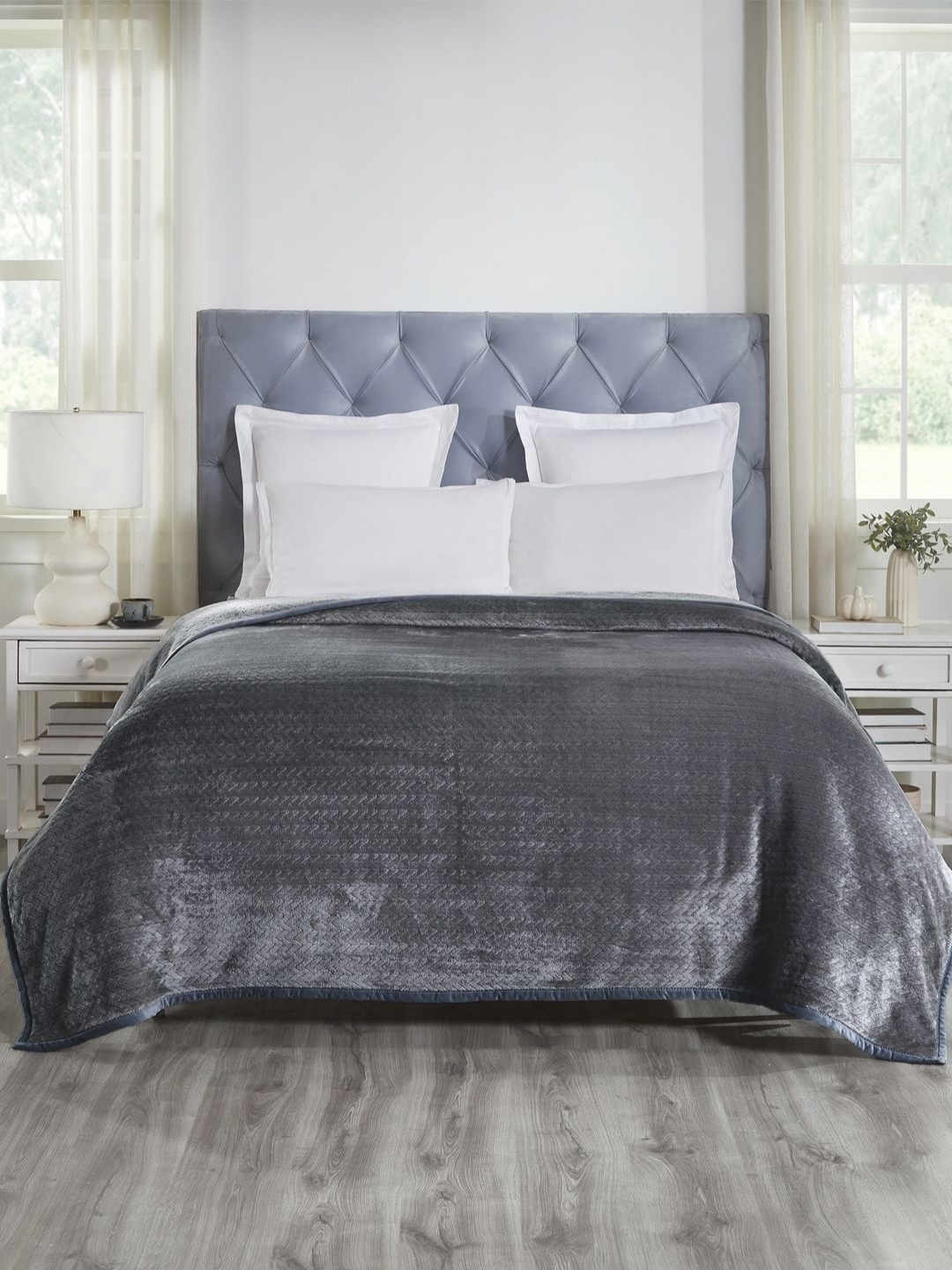 

MYTRIDENT Charcoal Geometric Double Bed Blanket