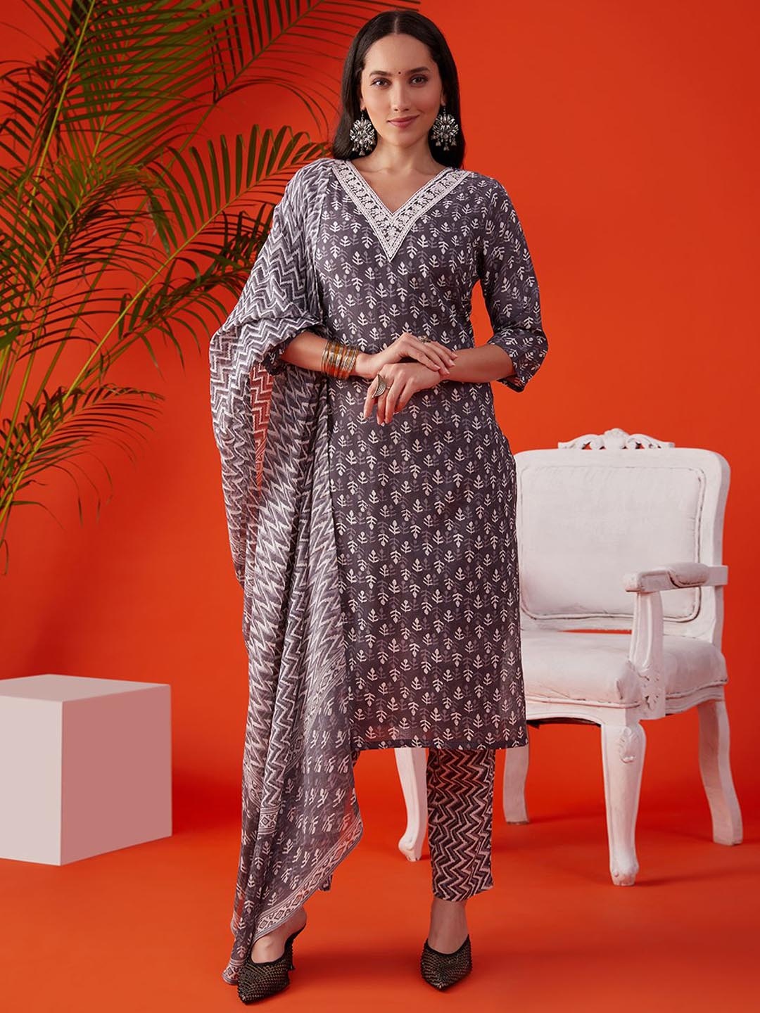

HEEPOSH Women Printed Regular Pure Cotton Kurta with Trousers & With Dupatta, Grey