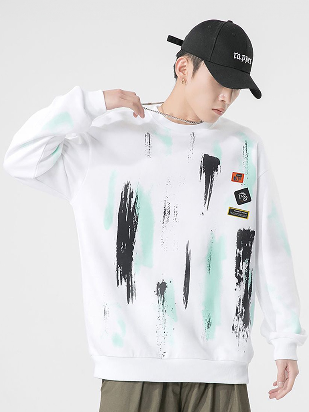 

StyleCast x Revolte Men Colourblocked Sweatshirt, White