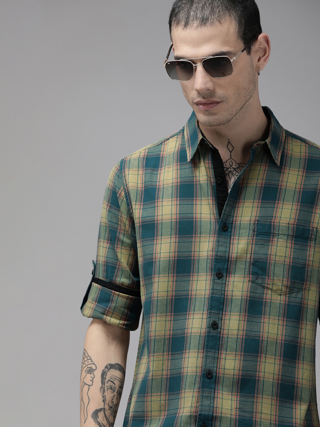 

Roadster Men Beige Checked Casual Shirt