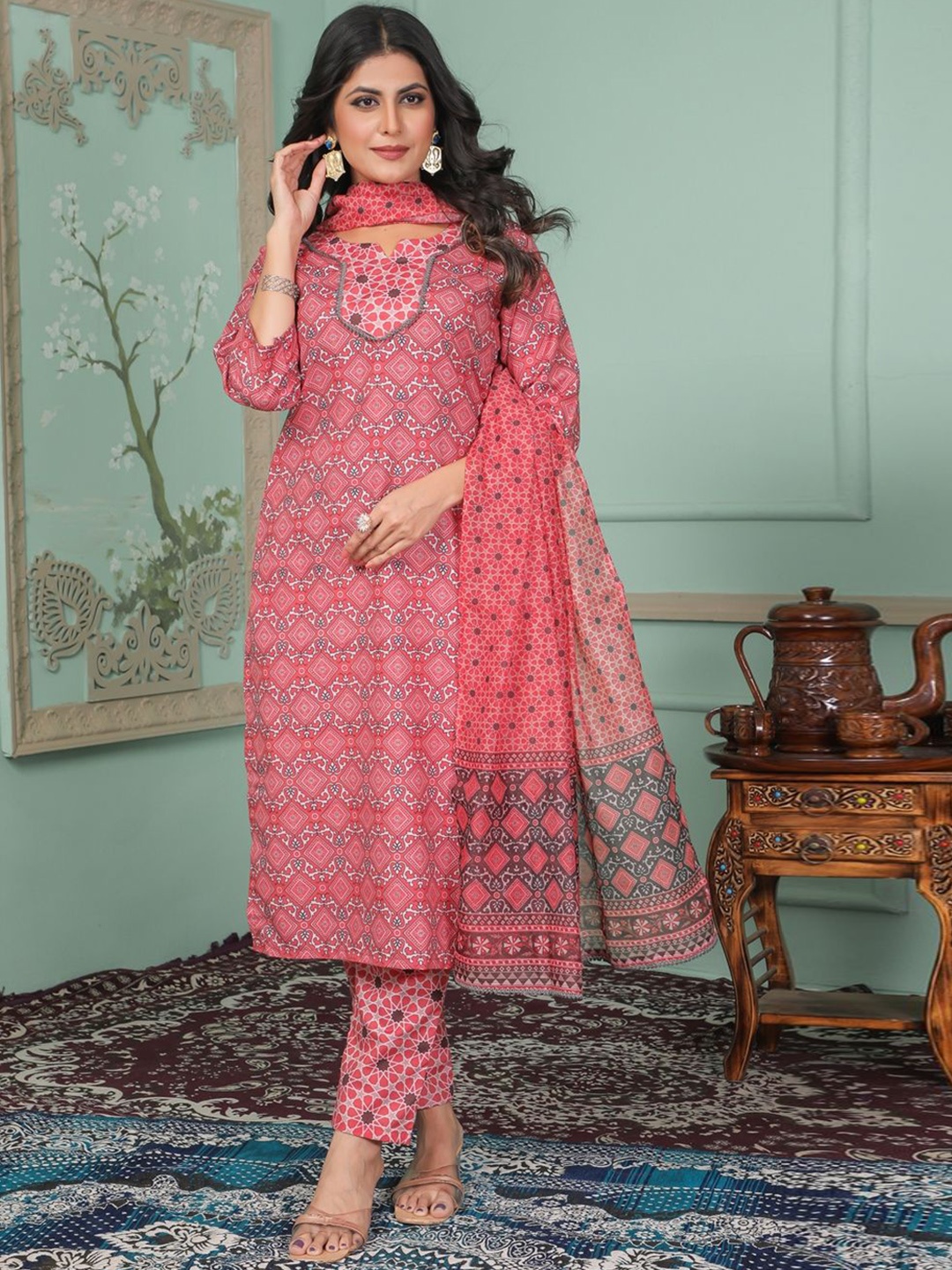 

Shatanuvart Export Women Regular Kurta with Trousers & With Dupatta, Pink