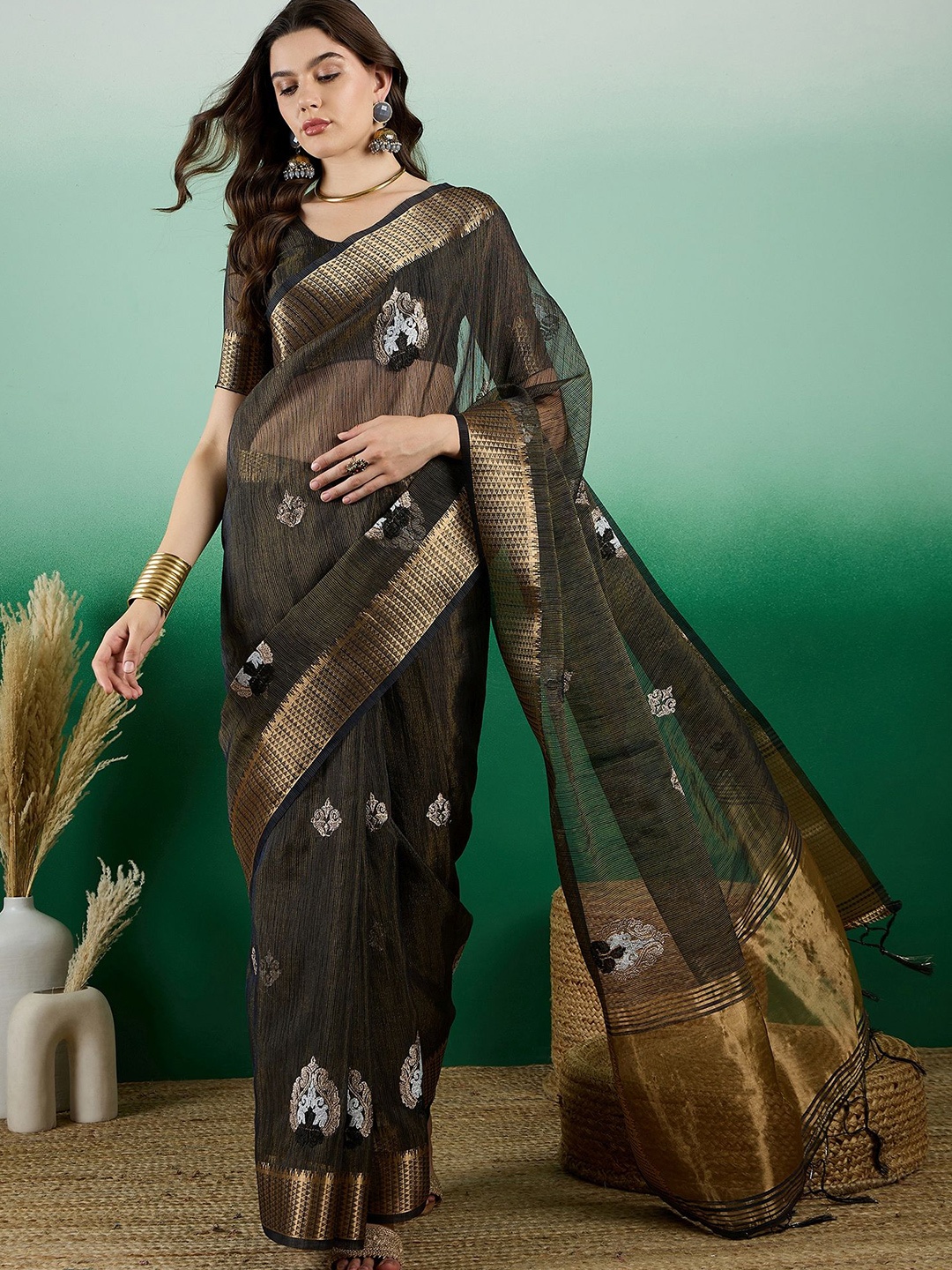 

Suha Woven Design Organza Saree, Black