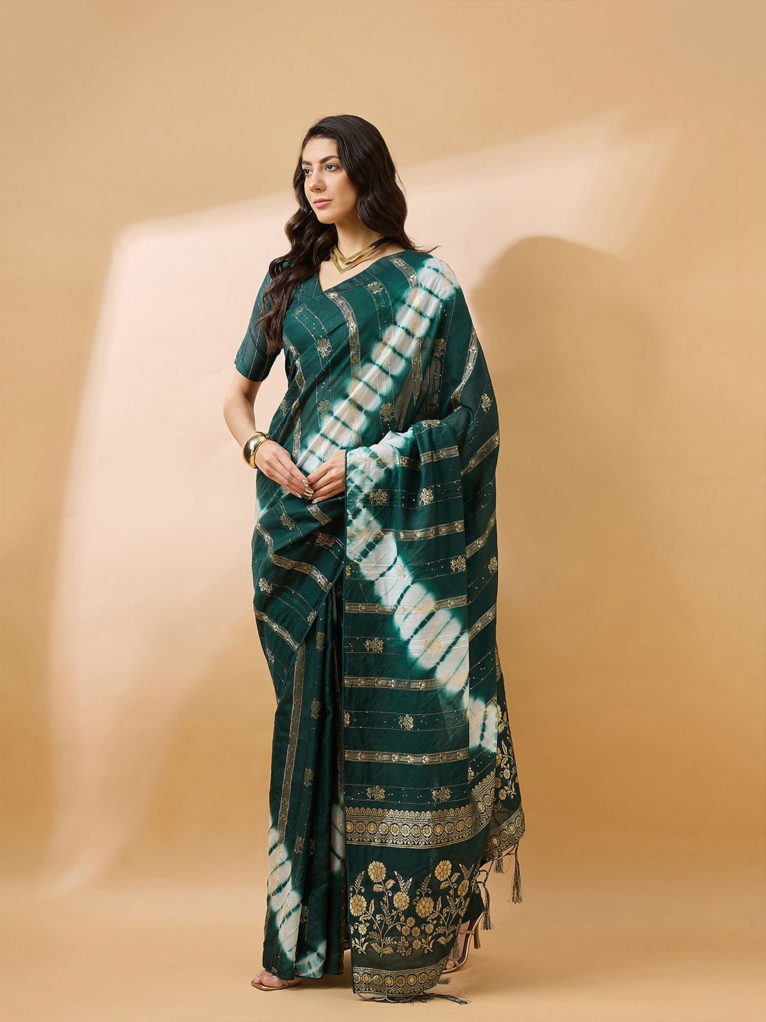 

Suha Woven Design Saree, Green