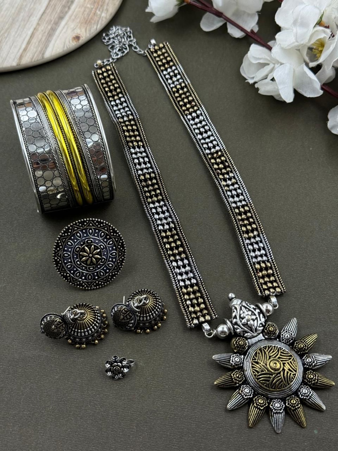 

NAMAN ARTS Kia Dual Tone Silver-Plated Oxidised Necklace Jewellery Set