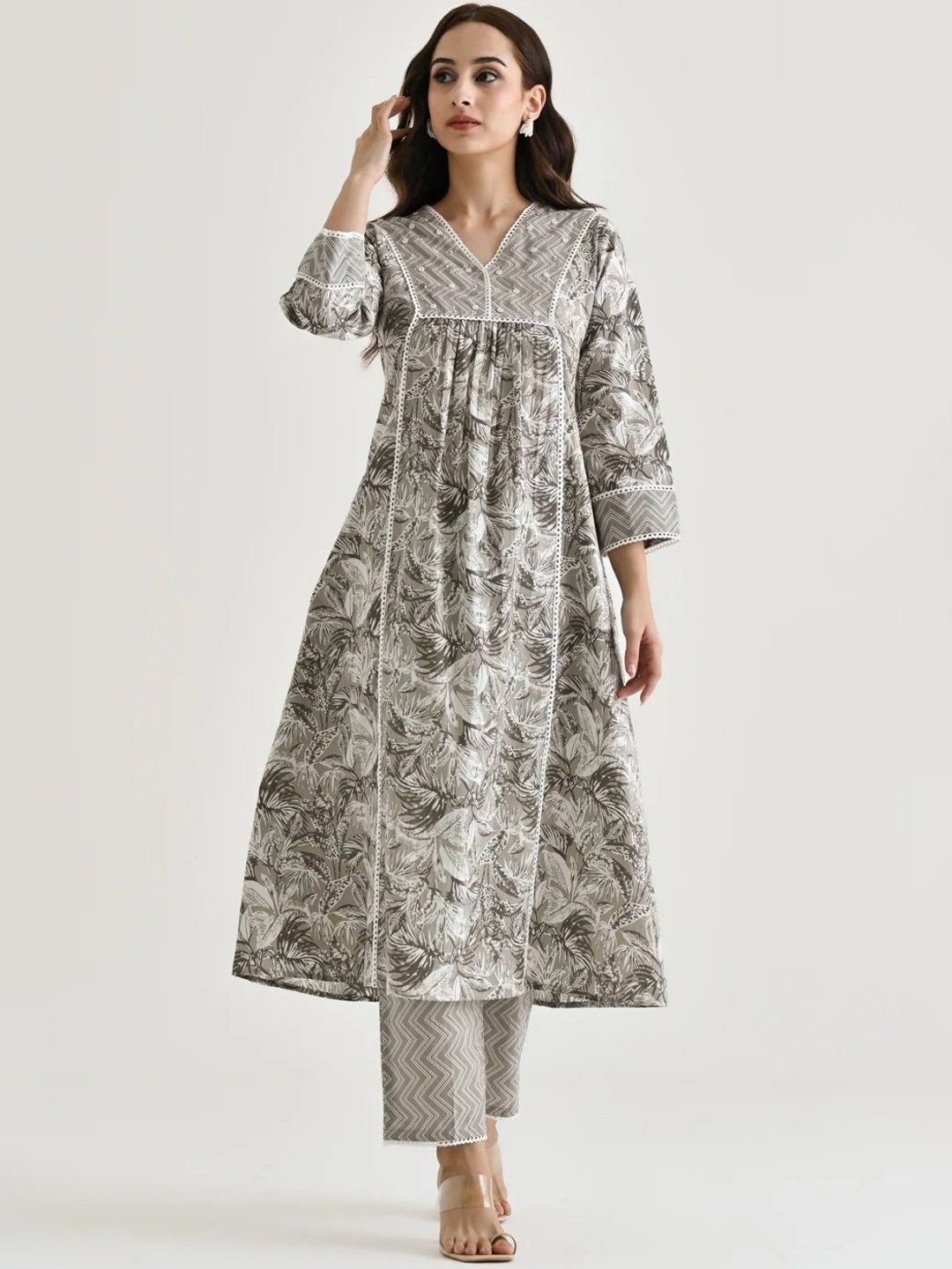 

Shatanuvart Export Women Floral Printed Regular Kurta with Trousers, Grey