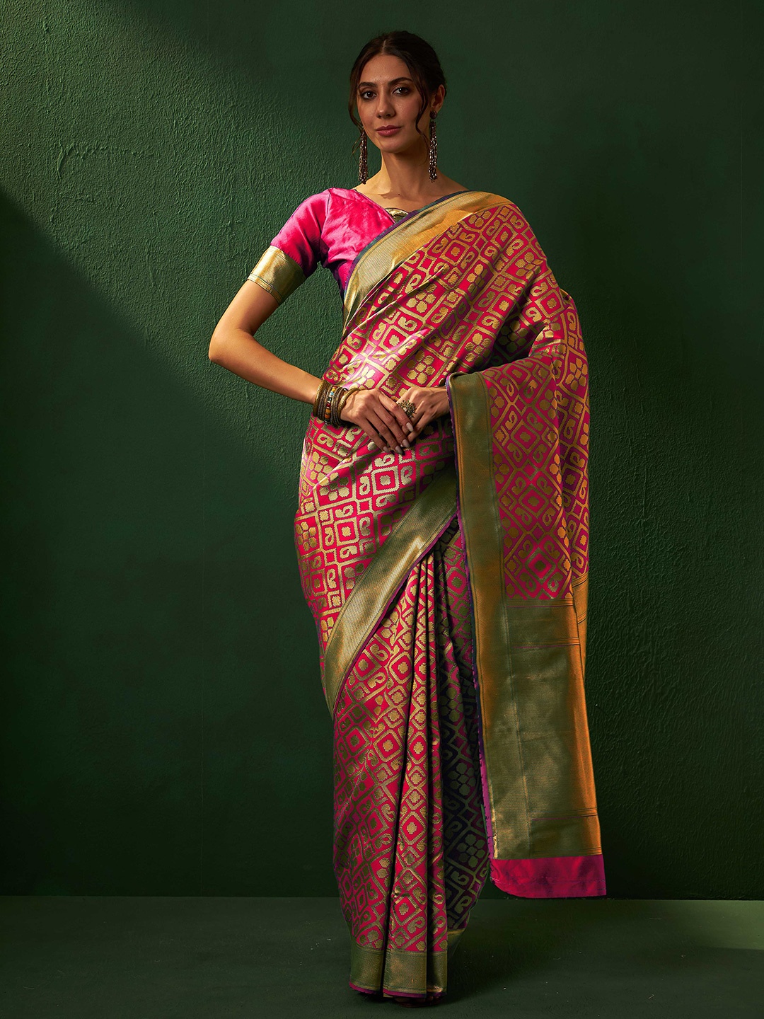 

Suha Woven Design Zari Art Silk Banarasi Saree, Pink