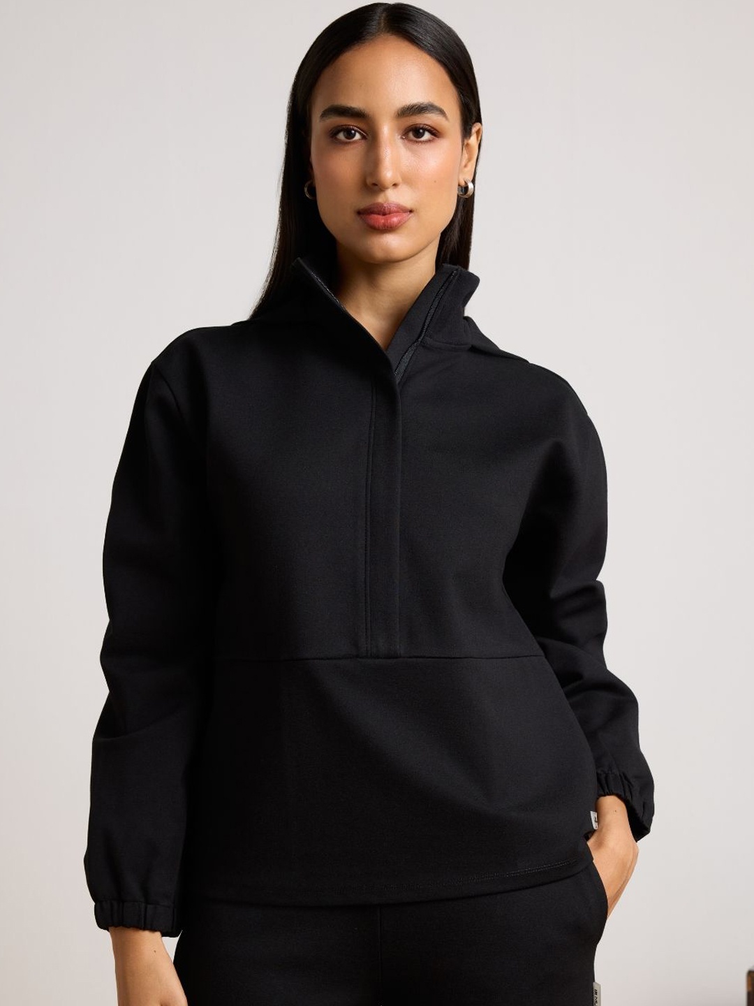 

Muvazo High Neck Long Sleeves Sweatshirt & Trouser, Black