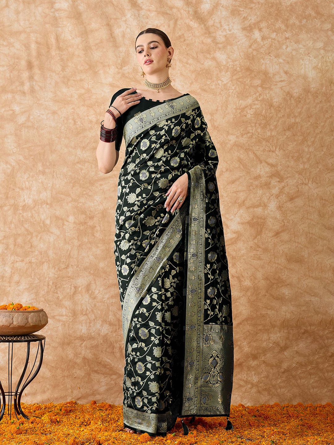 

Suha Woven Design Zari Art Silk Banarasi Saree, Black