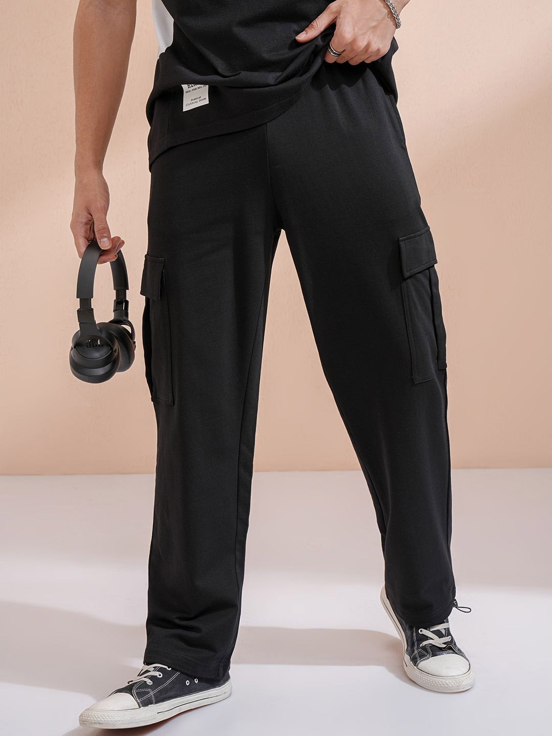

HIGHLANDER Men Straight Fit Cargos Trousers, Black