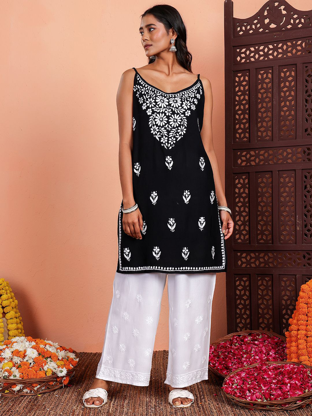 

Chowkhat Women Ethnic Motifs Embroidered Chikankari Kurti, Black