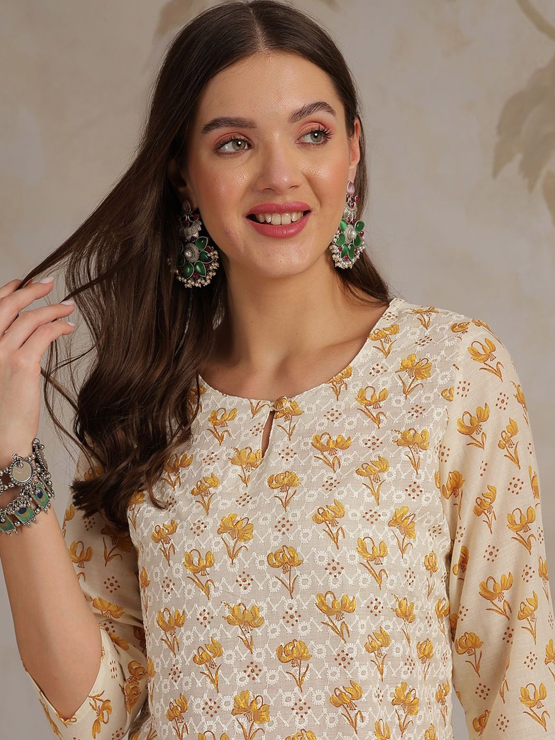 

Anouk Women Floral Printed Chikankari Kurta, Off white
