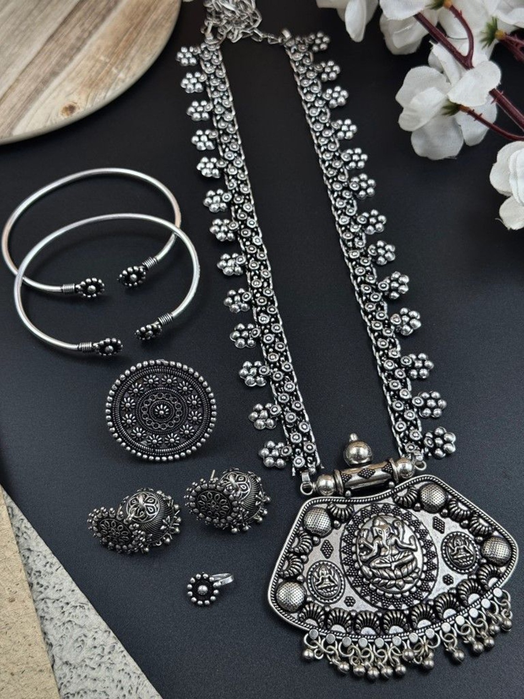 

NAMAN ARTS Silver Plated Oxidised Jewellery Set