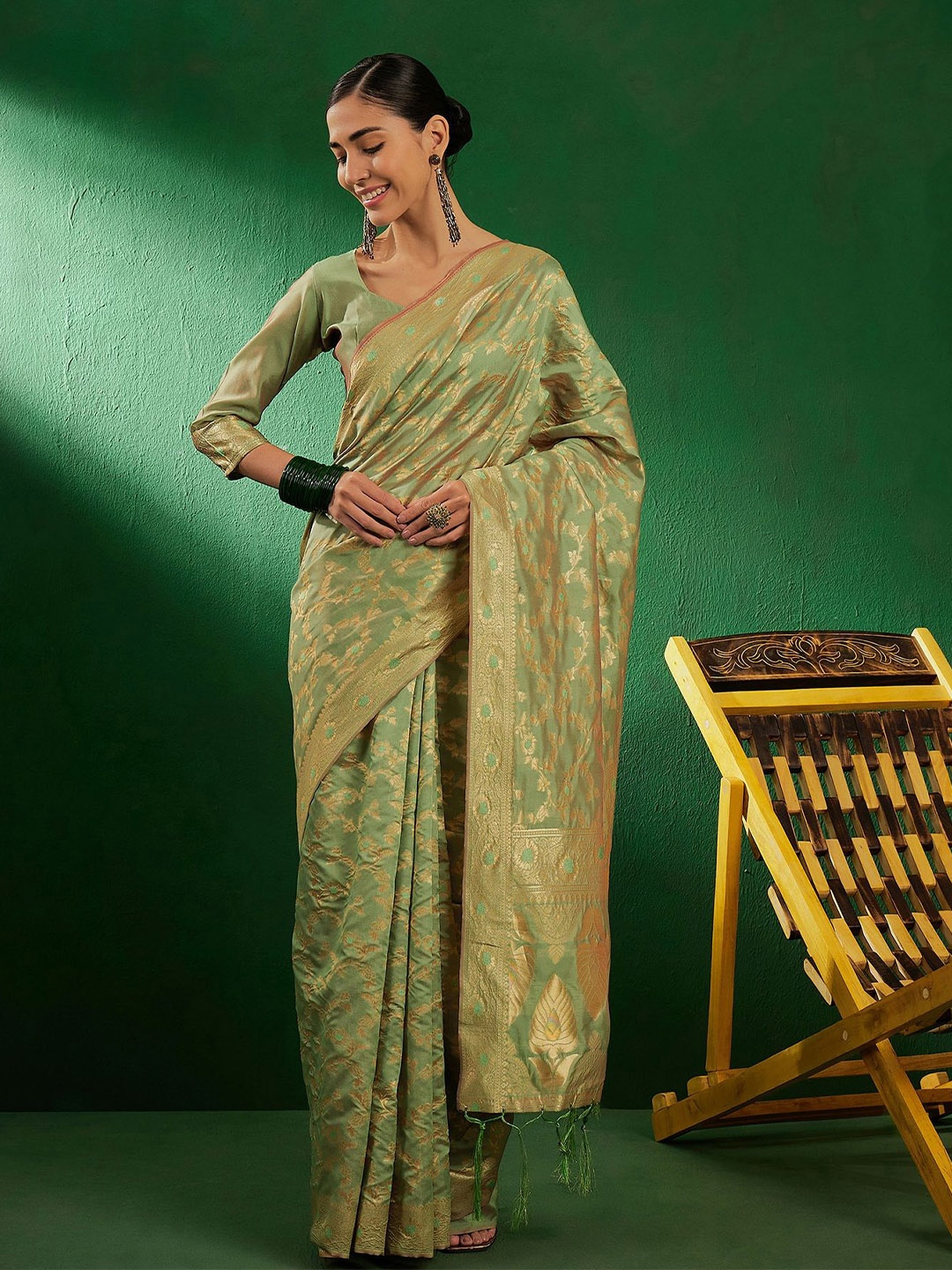 

Suha Woven Design Zari Art Silk Ready to Wear Banarasi Saree, Green